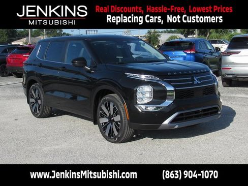 New 2025 Mitsubishi Outlander SE image 1