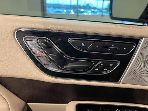 Used 2018 Lincoln Navigator Reserve w/ Technology Package image 25