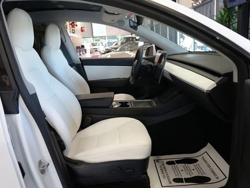 Used 2021 Tesla Model Y Long Range AWD/4WD image 40
