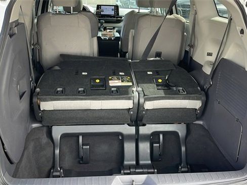 Used 2022 Toyota Sienna LE w/ LE Plus Package image 33