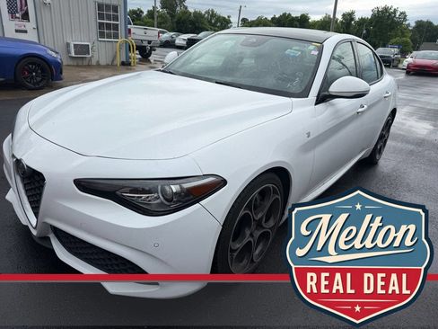 Used 2022 Alfa Romeo Giulia Ti RWD image 1