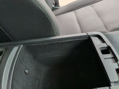 Used 2019 Jeep Grand Cherokee Laredo image 22