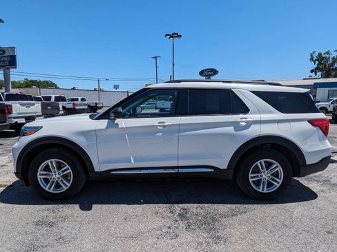 Certified 2021 Ford Explorer XLT w/ Equipment Group 202A image 7