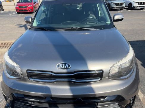 Used 2019 Kia Soul ! FWD image 2