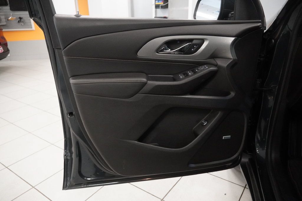 Used 2021 Chevrolet Traverse RS AWD/4WD image 11