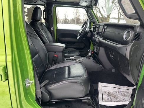 Used 2018 Jeep Wrangler Unlimited Sahara image 36