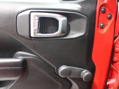 Used 2021 Jeep Gladiator Sport AWD/4WD image 39