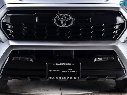 Used 2024 Toyota Tacoma TRD Off-Road AWD/4WD image 7