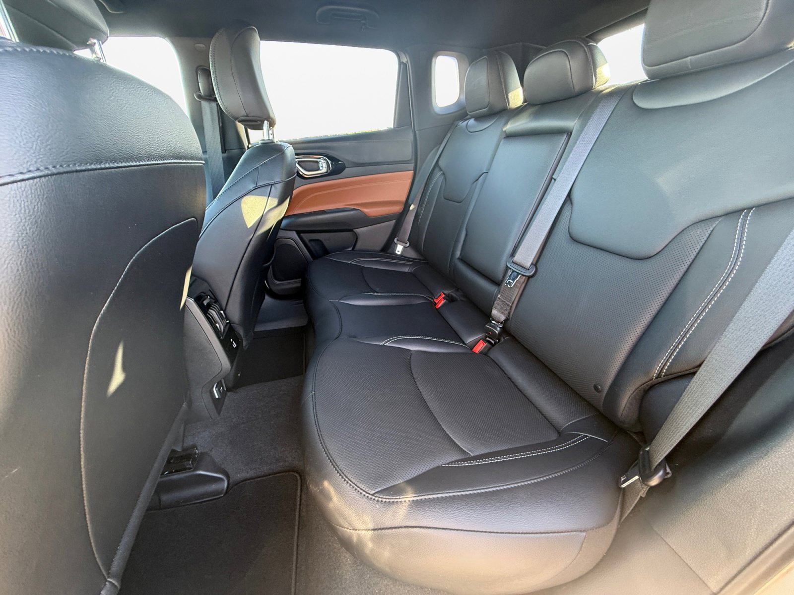 Used 2025 Jeep Compass Limited w/ Elite Group AWD/4WD image 17
