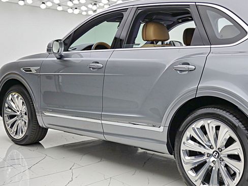 Used 2025 Bentley Bentayga AWD/4WD image 8