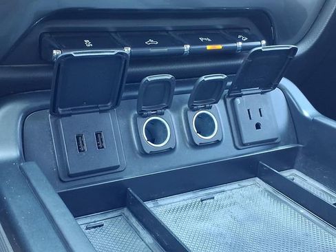 Used 2017 Chevrolet Silverado 1500 LT w/ Midnight Edition image 11