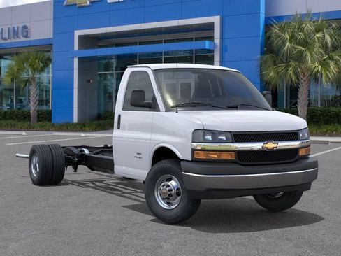 New 2026 Chevrolet Express 4500 w/ Power Convenience Package RWD image 6