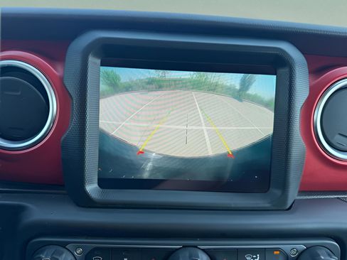 Used 2020 Jeep Wrangler Unlimited Rubicon w/ Uconnect 4C Nav & Sound Group AWD/4WD image 17