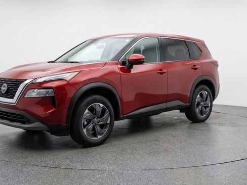 Used 2025 Nissan Rogue SV FWD image 3