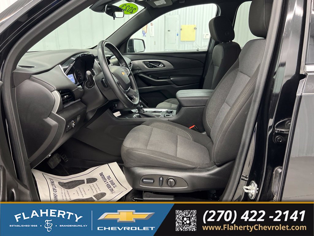 Used 2023 Chevrolet Traverse LT FWD image 9