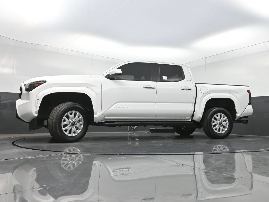 Used 2024 Toyota Tacoma SR5 AWD/4WD image 27