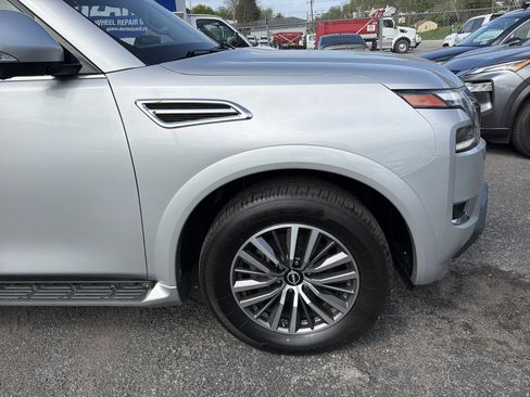 Used 2024 Nissan Armada SL w/ Captain's Chairs Package AWD/4WD image 2