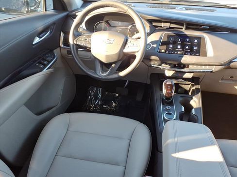 Certified 2023 Cadillac XT4 Luxury w/ Cold Weather Package image 18