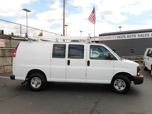 Used 2016 Chevrolet Express 2500 RWD image 2