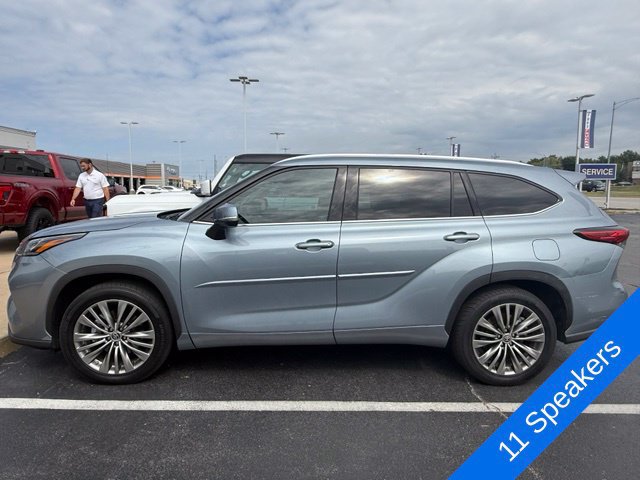 Used 2021 Toyota Highlander Platinum FWD image 4