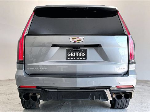 Used 2025 Cadillac Escalade ESV V AWD/4WD image 5