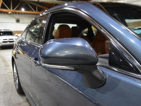 Used 2019 Toyota Avalon Limited image 54