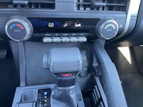 Used 2025 Toyota Tacoma TRD Off-Road image 39