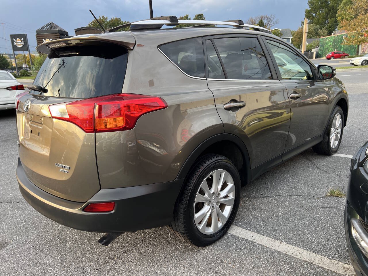 Used 2015 Toyota RAV4 Limited AWD/4WD image 4