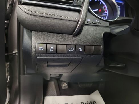 Used 2018 Toyota Camry SE w/ Convenience Package image 20