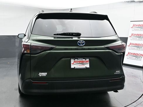 Used 2023 Toyota Sienna XLE image 7