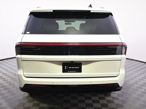 New 2027 Lincoln Navigator Reserve w/ Jet Appearance Package AWD/4WD image 5