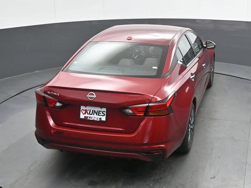 Used 2025 Nissan Altima 2.5 SV FWD image 30