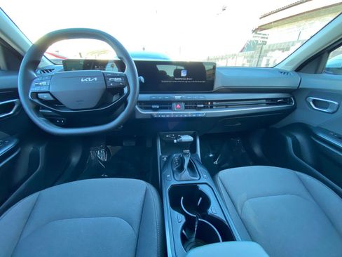 Used 2025 Kia K4 LXS image 32