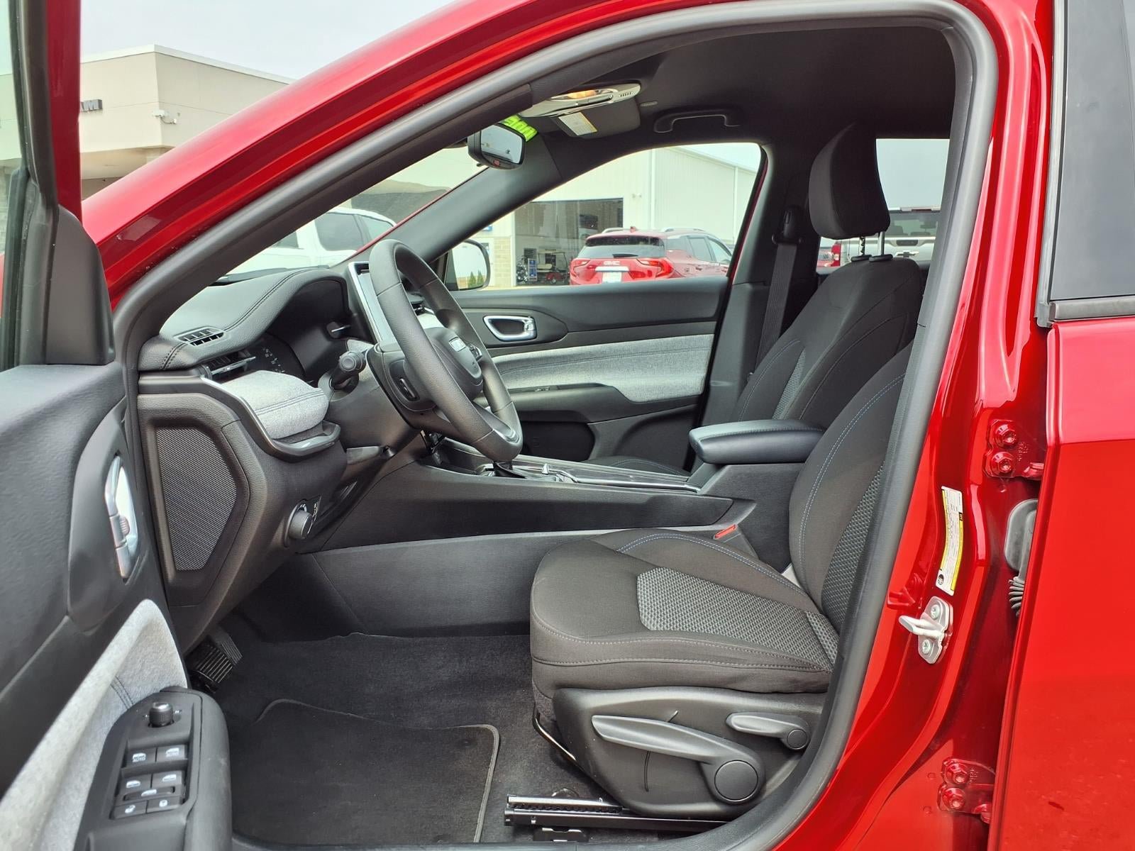 Used 2025 Jeep Compass Sport AWD/4WD image 18