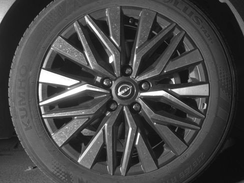 Used 2025 Nissan Altima 2.5 SV image 13