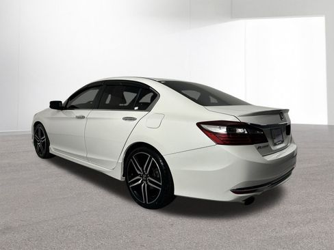 Used 2017 Honda Accord Sport image 31