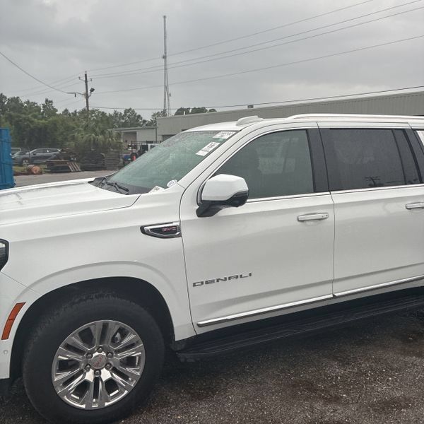 Used 2025 GMC Yukon XL Denali AWD/4WD image 2