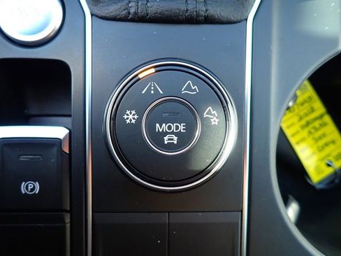 Used 2018 Volkswagen Atlas SE image 24