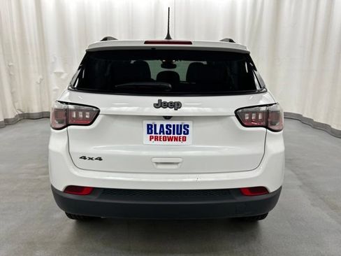 Used 2025 Jeep Compass Latitude w/ Convenience Group AWD/4WD image 30
