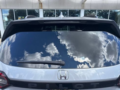 Used 2025 Honda Pilot TrailSport image 10