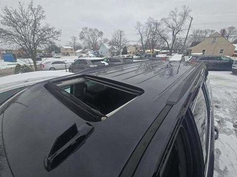 Used 2017 Chevrolet Suburban LT w/ LT Signature Package image 10