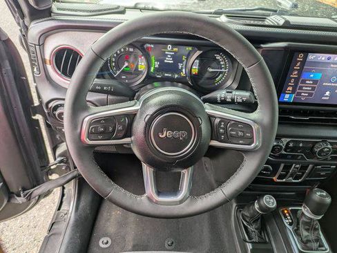 Certified 2025 Jeep Wrangler Unlimited Sahara w/ Safety Group AWD/4WD image 17