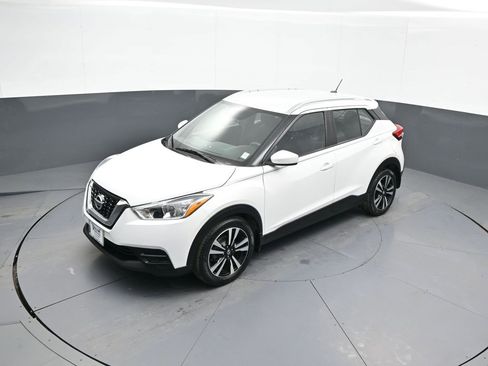 Used 2018 Nissan Kicks SV image 32