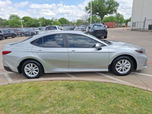 Used 2025 Toyota Camry LE image 7