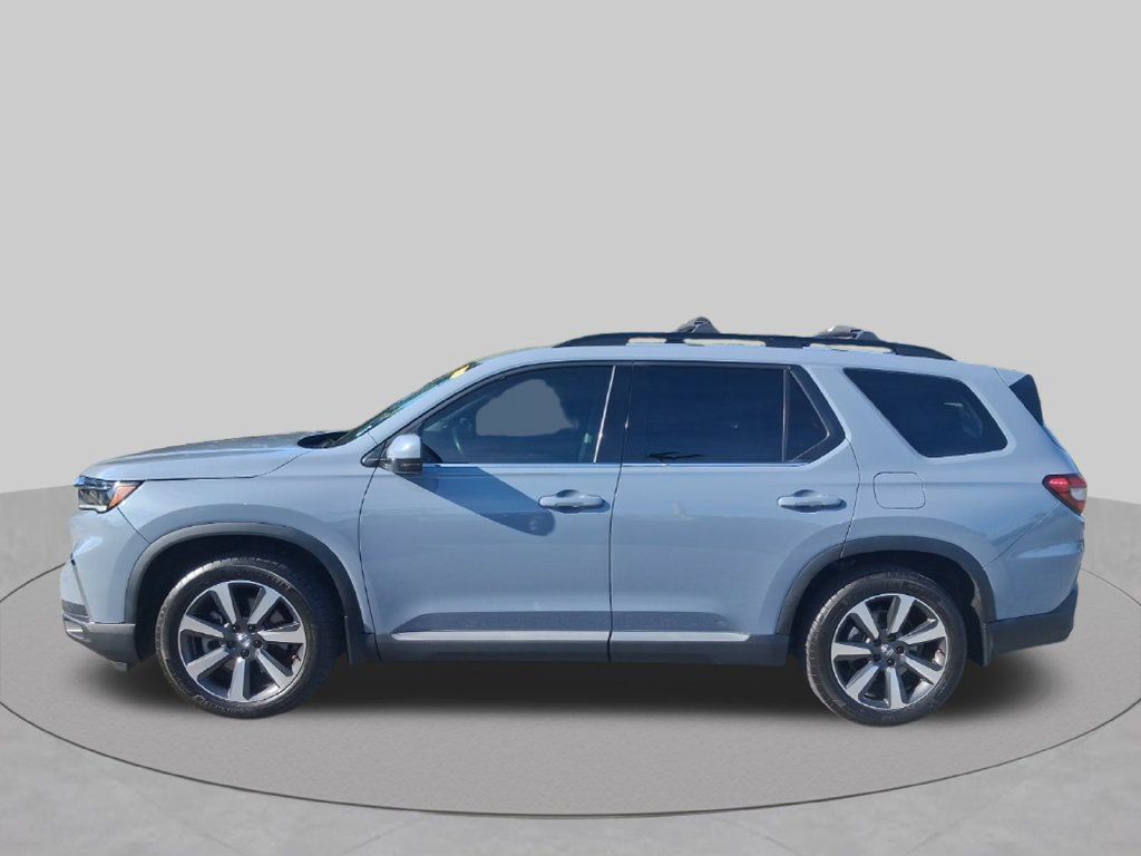 Used 2025 Honda Pilot Touring image 10
