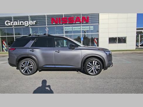 Used 2023 Nissan Pathfinder Platinum FWD image 37