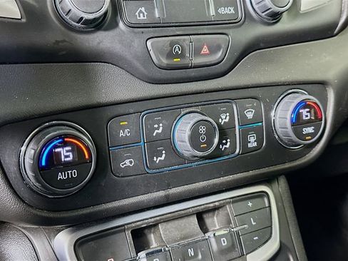 Used 2023 GMC Terrain SLE w/ Driver Convenience Package FWD image 18
