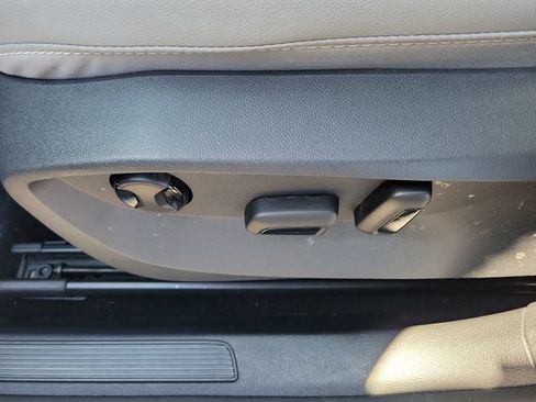 Certified 2023 Volkswagen Taos SE w/ Black Wheel Package FWD image 18