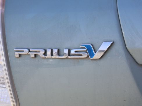 Used 2015 Toyota Prius V Three image 32