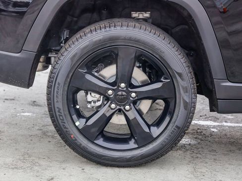 New 2025 Jeep Grand Cherokee Limited w/ Black Appearance Package image 12